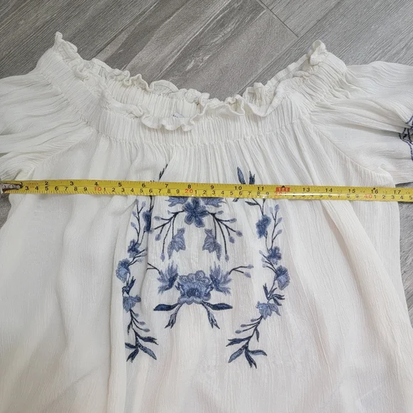 2/$20 American Eagle Ebroidered Peasant Top M - Picture 7 of 12